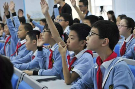 教育照明丨呵护孩子的眼睛，鸿利智汇是认真的！