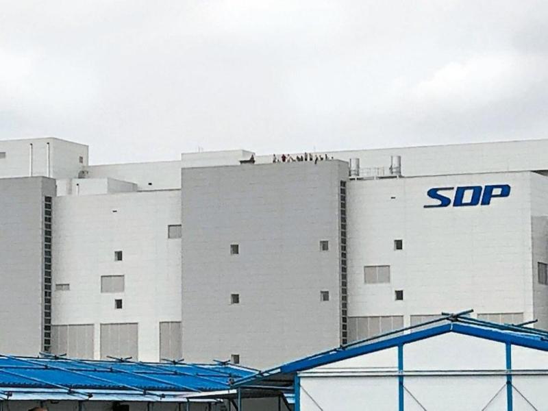 鸿海旗下夏普10.5代厂量产跳票