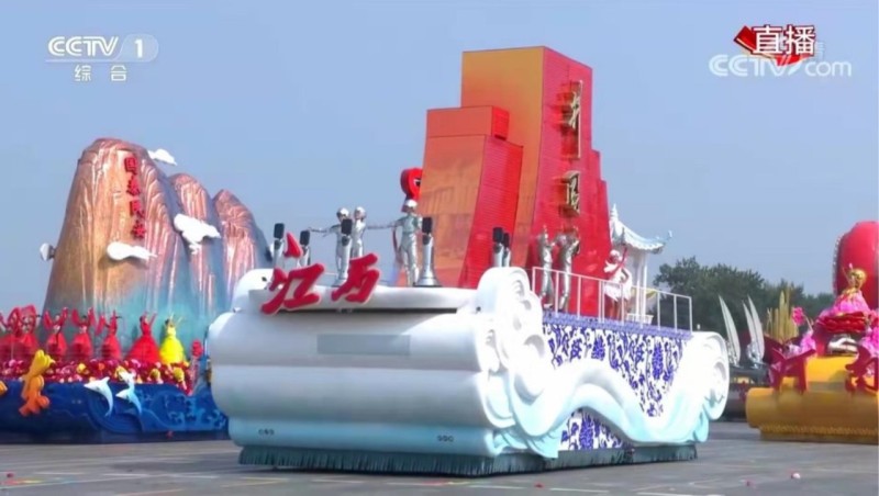 天安门游行彩车闪耀亮相的背后，你所不知道的“集创芯”